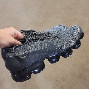 Nike 2017 Air Vapormax Flyknit Sneaker Oreo